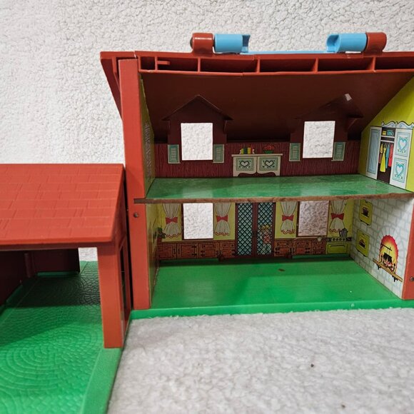 Vintage Fisher-Price Little People Tudor Play Family House - Picture 2 of 5